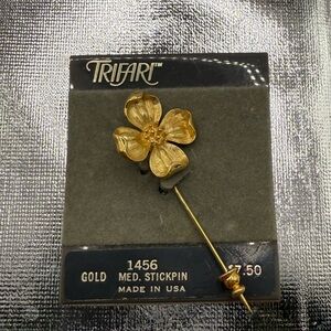 NWT Vintage 1990’s Signed Trifari gold‎ tone textured dogwood stick pin
